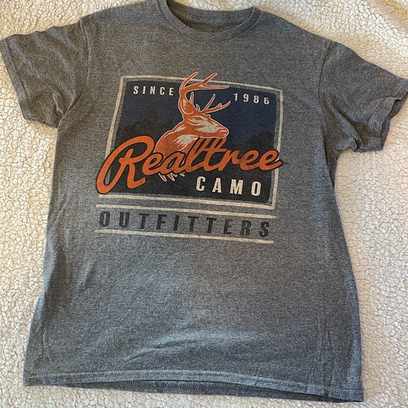 Real Tree T-shirt Lot. Size Medium. - Picture 2 of 9